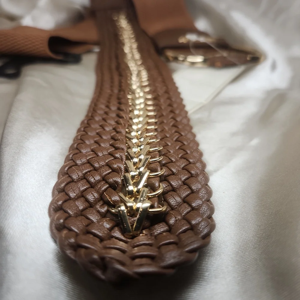 Adrienne Vittadini NWT Gold Tone Hardware 2X Belt - Picture 3 of 7